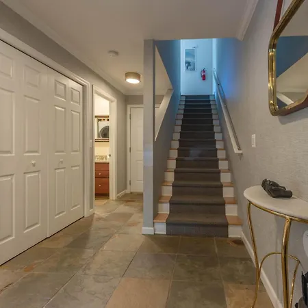 Butler Street Condo #16 - Walking Distance To Downtown Saugatuck - Newer Vacation Rental